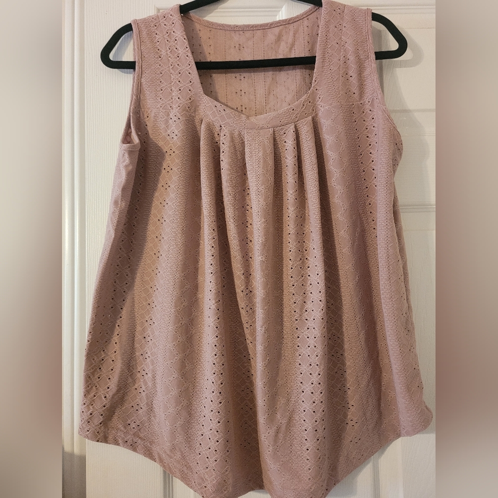 🔥 2 For $20 - Women's Blush Eyelet Scoop Tank - Lightweight Sleeveless Top